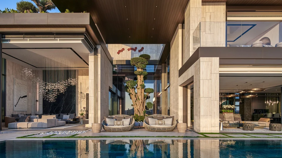 Central Courtyard & Sculptural Tree